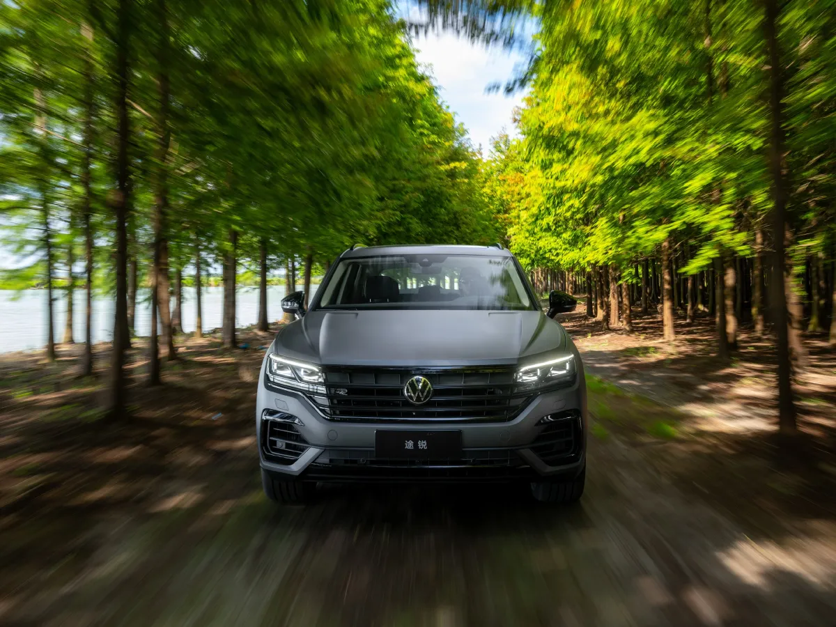 Volkswagen Touareg,autocango,china used car exporter,china ev exporter,chinese used car exporter,chinese used ev exporter