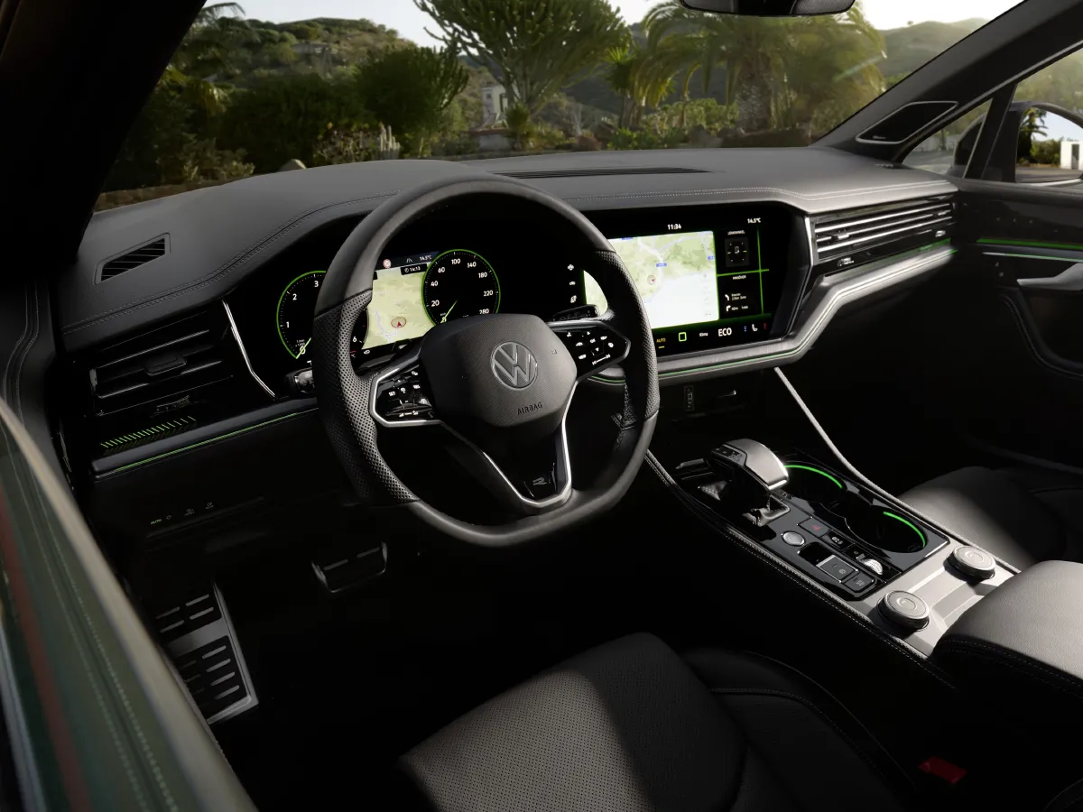 Volkswagen Touareg,autocango,china used car exporter,china ev exporter,chinese used car exporter,chinese used ev exporter