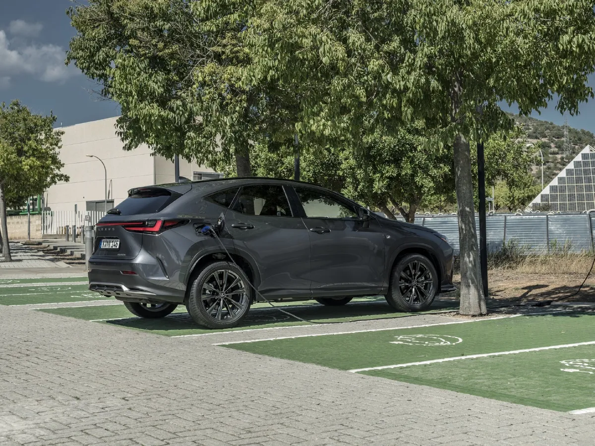 2024 Lexus NX 2.5L 185HP L4 E-CVT PHEV 16KWH,autocango,china used car exporter,china ev exporter,chinese used car exporter,chinese used ev exporter