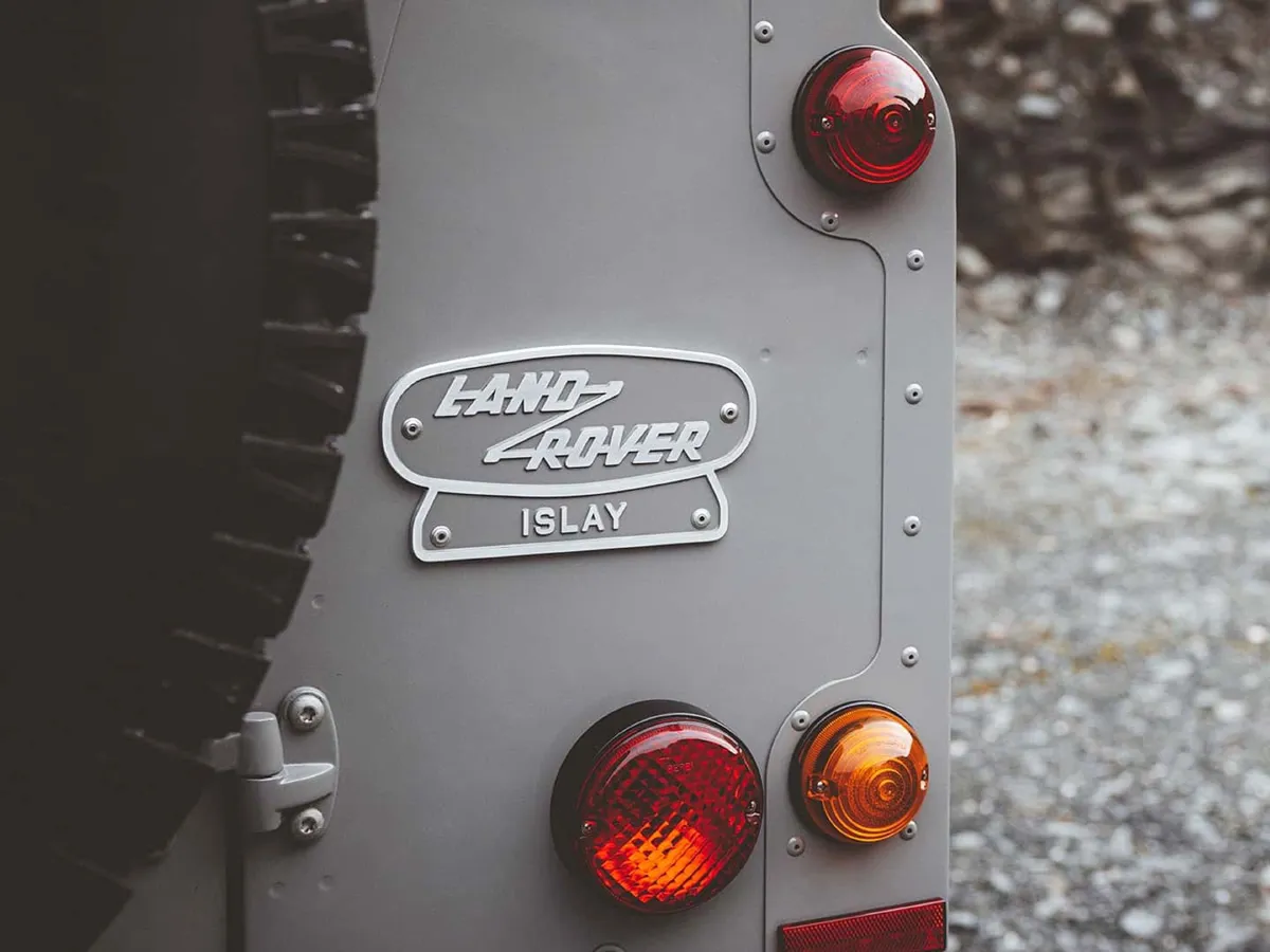 Land Rover Defender,autocango,china used car exporter,china ev exporter,chinese used car exporter,chinese used ev exporter