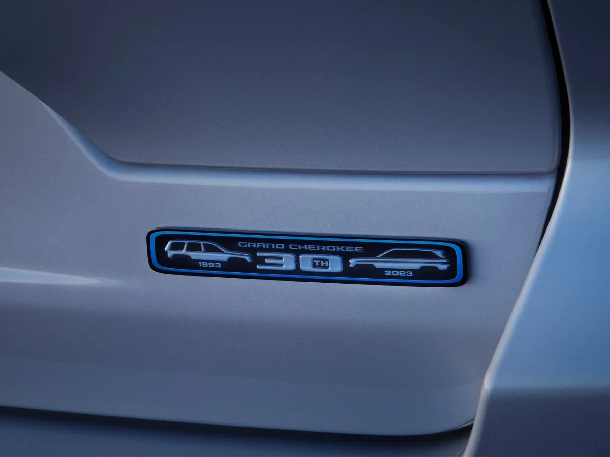 Jeep Grand Cherokee 4XE,autocango,china used car exporter,china ev exporter,chinese used car exporter,chinese used ev exporter