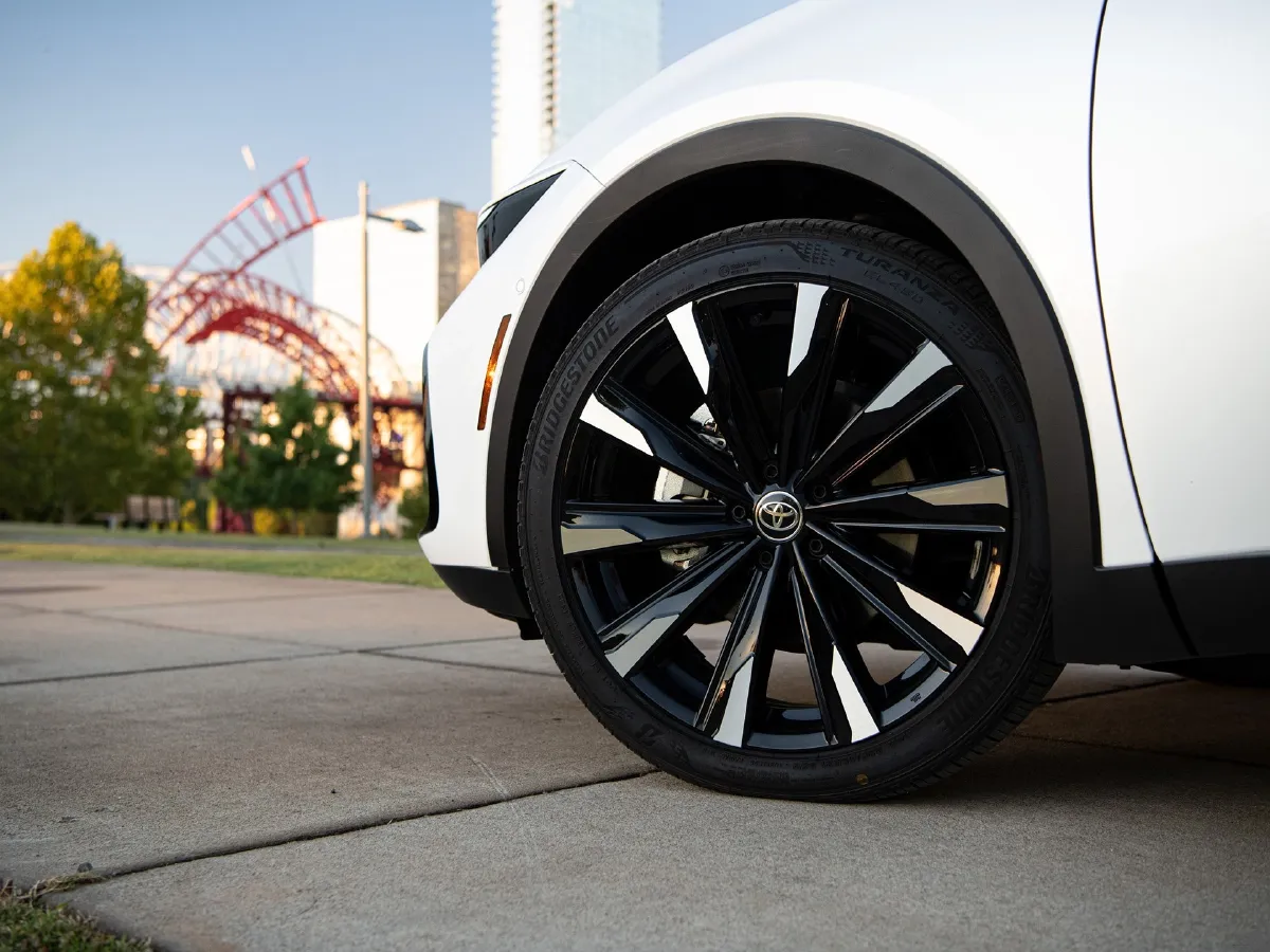 Toyota Crown,autocango,china used car exporter,china ev exporter,chinese used car exporter,chinese used ev exporter