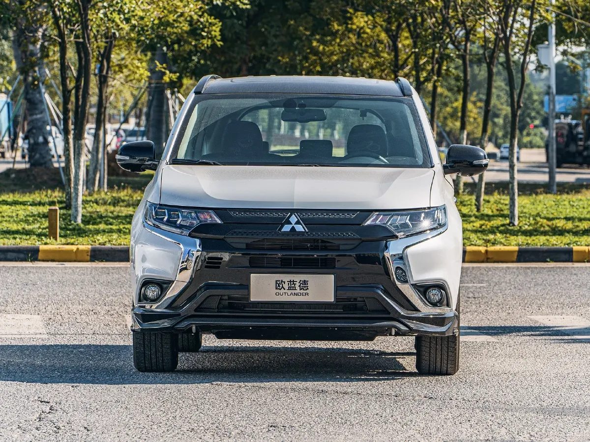 Mitsubishi Outlander,autocango,china used car exporter,china ev exporter,chinese used car exporter,chinese used ev exporter