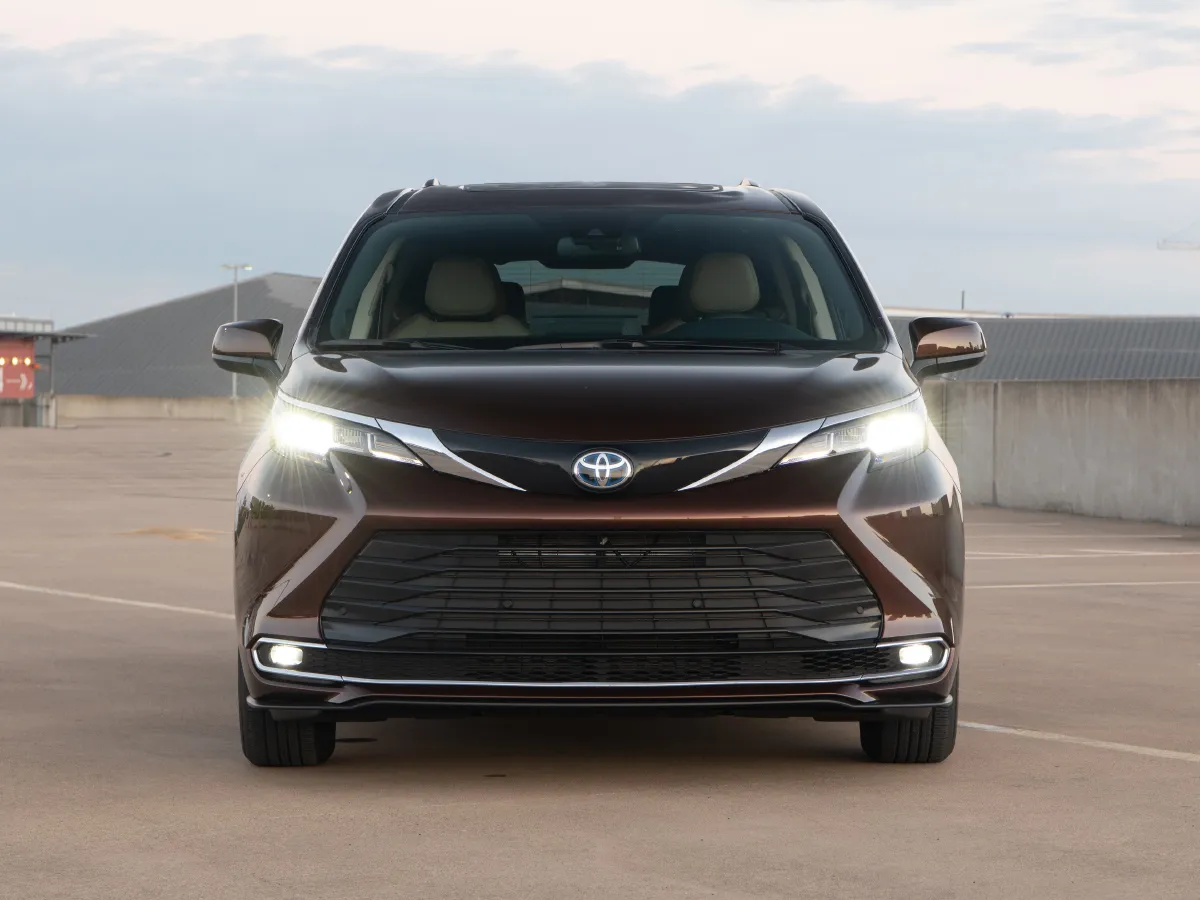 Toyota Sienna,autocango,china used car exporter,china ev exporter,chinese used car exporter,chinese used ev exporter