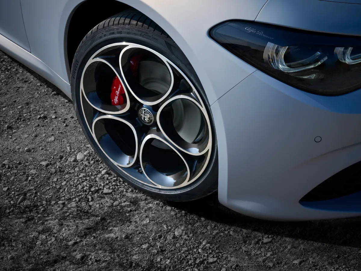 Alfa Romeo Giulia,autocango,china used car exporter,china ev exporter,chinese used car exporter,chinese used ev exporter