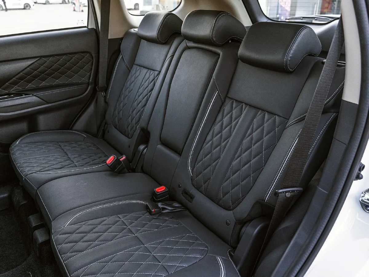 Mitsubishi Outlander,autocango,china used car exporter,china ev exporter,chinese used car exporter,chinese used ev exporter