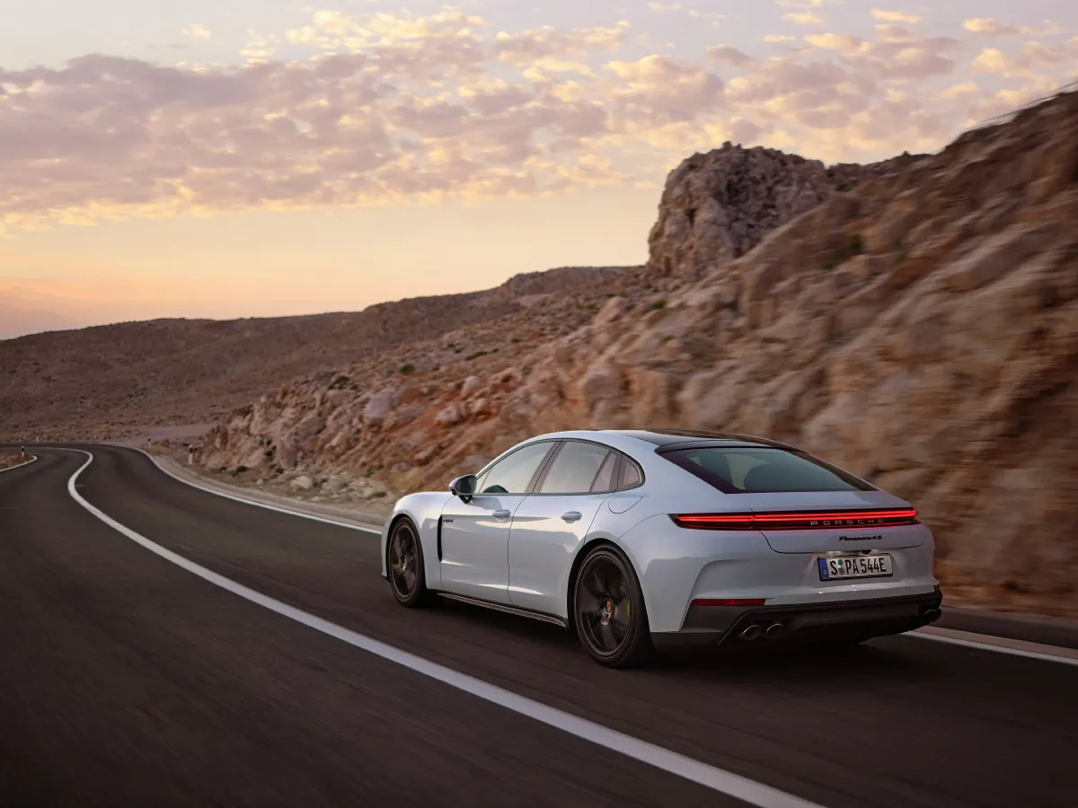 Porsche Panamera,autocango,china used car exporter,china ev exporter,chinese used car exporter,chinese used ev exporter