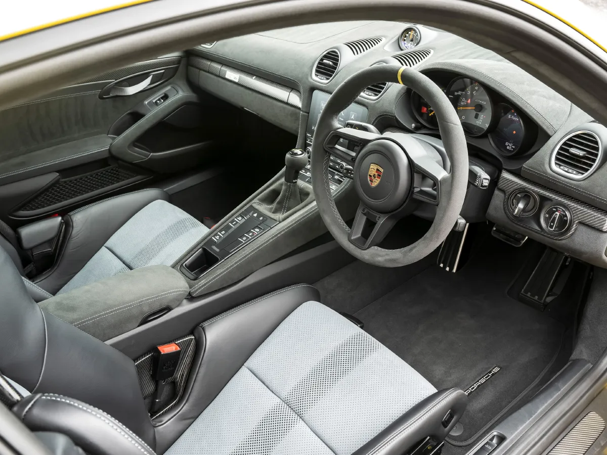 Porsche 718,autocango,china used car exporter,china ev exporter,chinese used car exporter,chinese used ev exporter