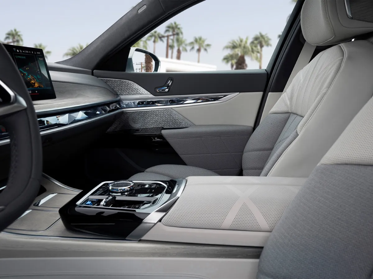 BMW i7,autocango,china used car exporter,china ev exporter,chinese used car exporter,chinese used ev exporter