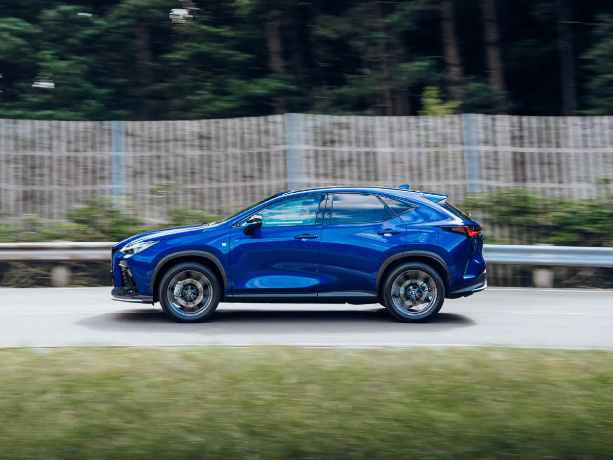 2024 Lexus NX 2.5L 185HP L4 E-CVT PHEV 16KWH,autocango,china used car exporter,china ev exporter,chinese used car exporter,chinese used ev exporter