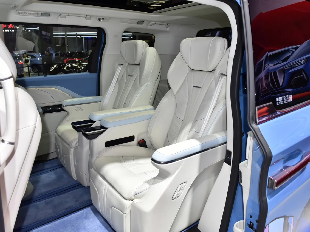 HongQi HQ9,autocango,china used car exporter,china ev exporter,chinese used car exporter,chinese used ev exporter
