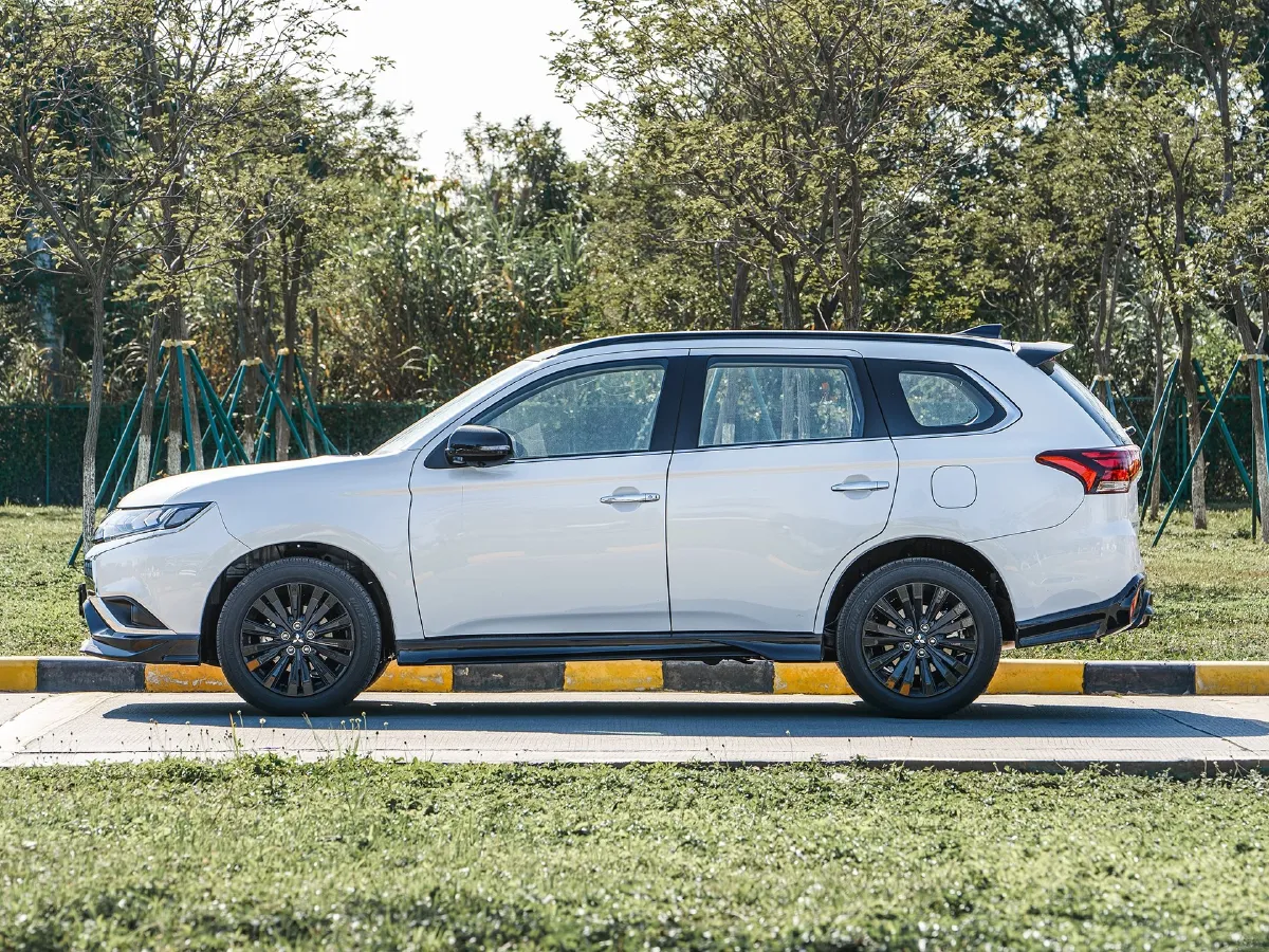 Mitsubishi Outlander,autocango,china used car exporter,china ev exporter,chinese used car exporter,chinese used ev exporter