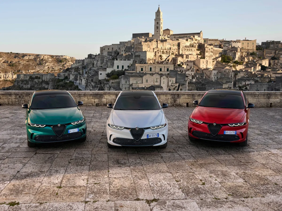 2024 Alfa Romeo Tonale 2.0T 268HP L4 9AT,autocango,china used car exporter,china ev exporter,chinese used car exporter,chinese used ev exporter