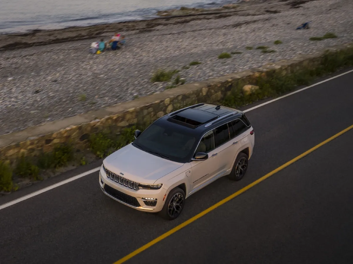 Jeep Grand Cherokee 4XE,autocango,china used car exporter,china ev exporter,chinese used car exporter,chinese used ev exporter