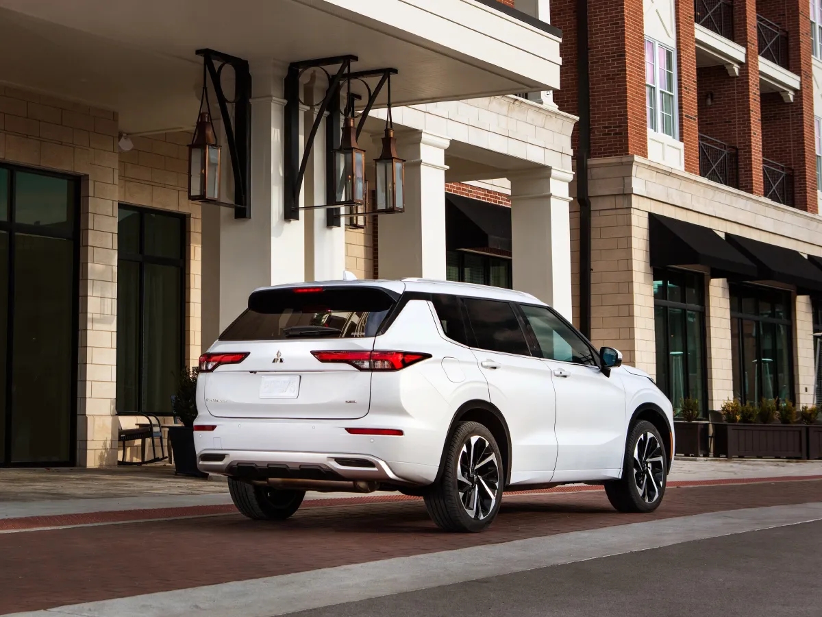 Mitsubishi Outlander,autocango,china used car exporter,china ev exporter,chinese used car exporter,chinese used ev exporter
