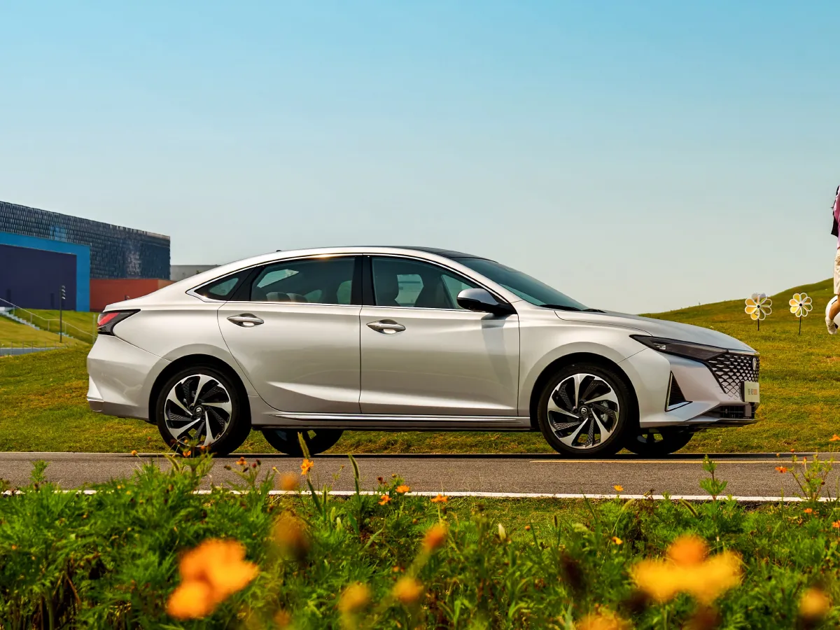 2023 ChangAn Raeton Plus 1.5T 188HP L4 7DCT,autocango,china used car exporter,china ev exporter,chinese used car exporter,chinese used ev exporter