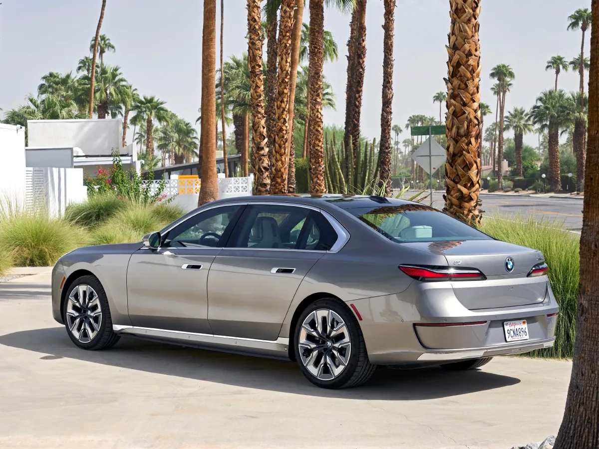 BMW i7,autocango,china used car exporter,china ev exporter,chinese used car exporter,chinese used ev exporter