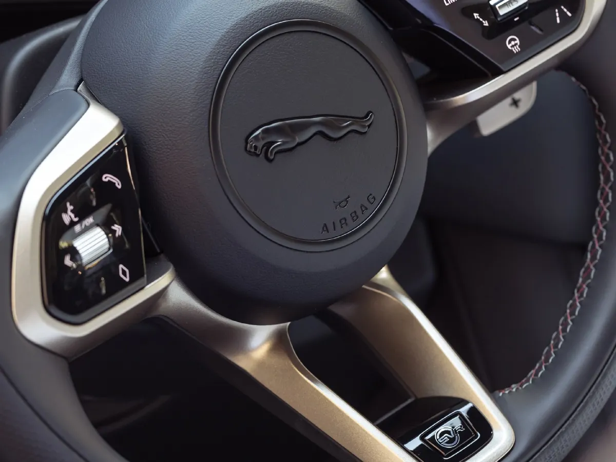 Jaguar F-PACE,autocango,china used car exporter,china ev exporter,chinese used car exporter,chinese used ev exporter