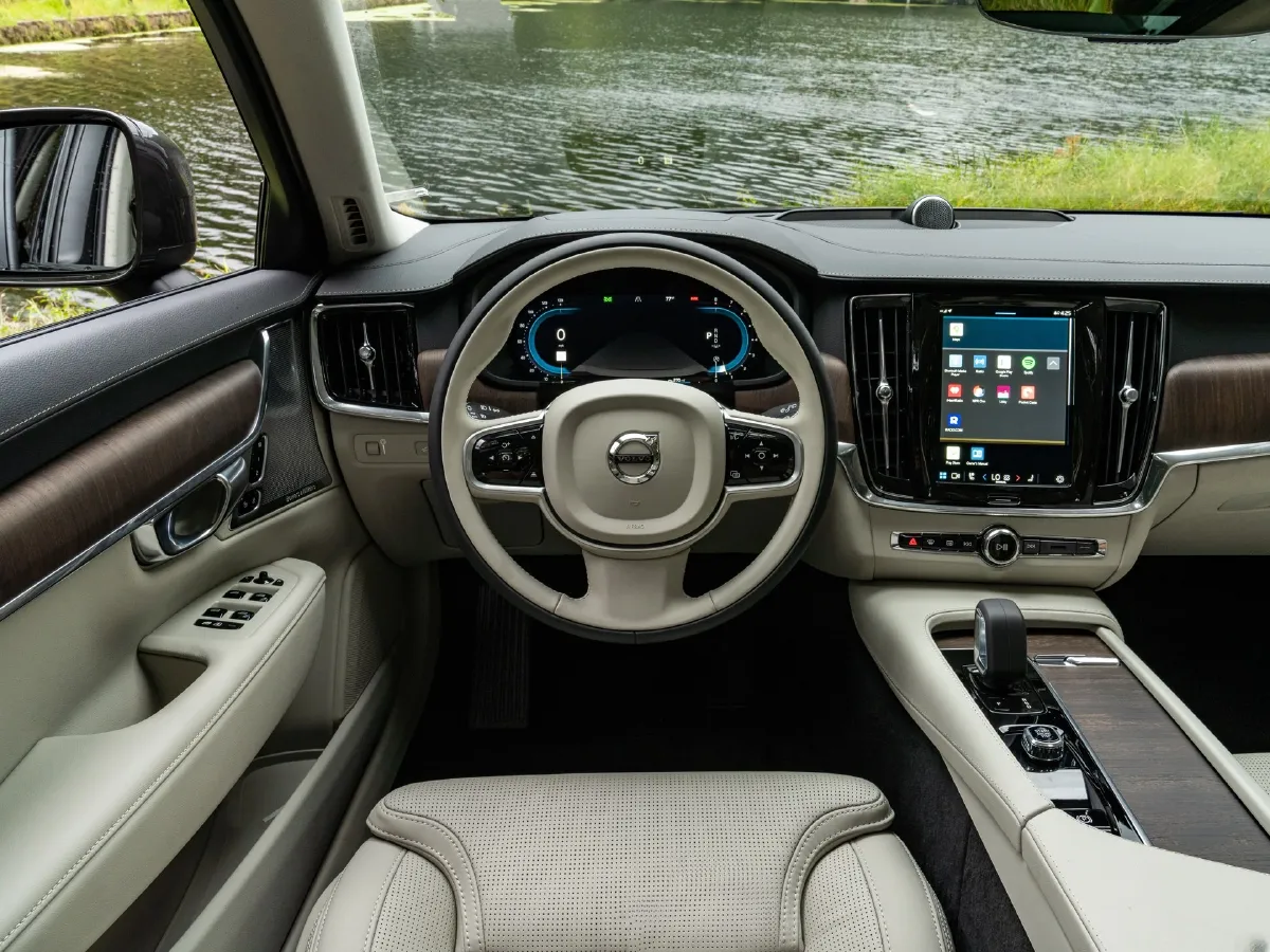 Volvo V90,autocango,china used car exporter,china ev exporter,chinese used car exporter,chinese used ev exporter