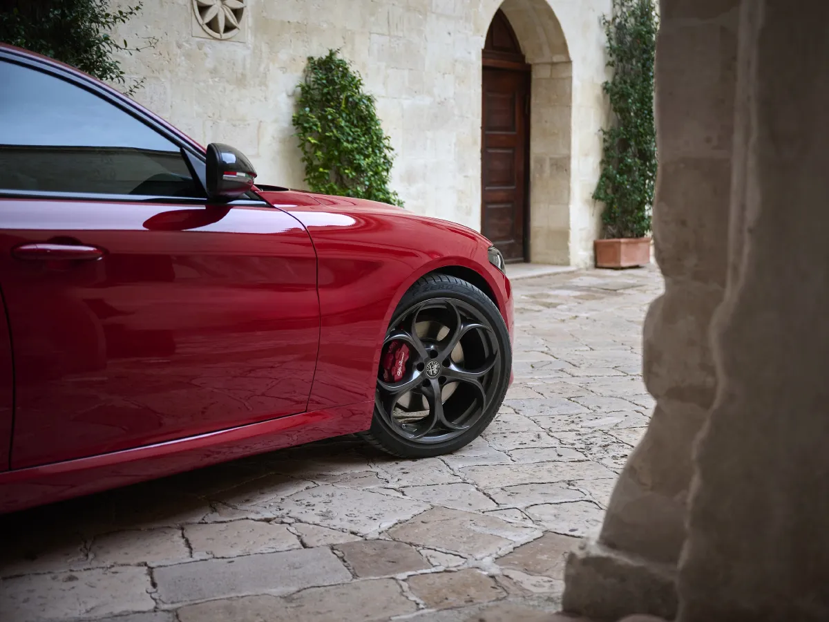 Alfa Romeo Giulia,autocango,china used car exporter,china ev exporter,chinese used car exporter,chinese used ev exporter