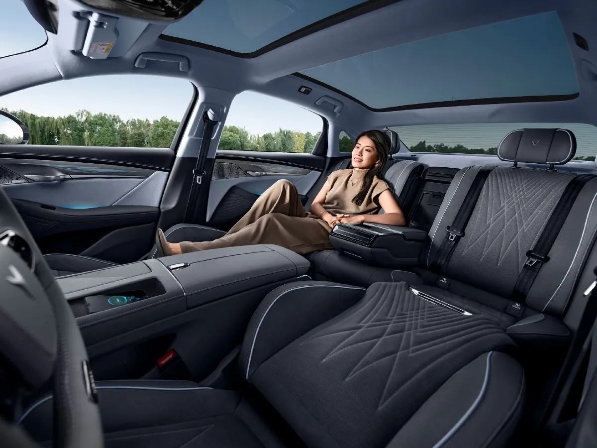 Voyah ZhuiGuang,autocango,china used car exporter,china ev exporter,chinese used car exporter,chinese used ev exporter