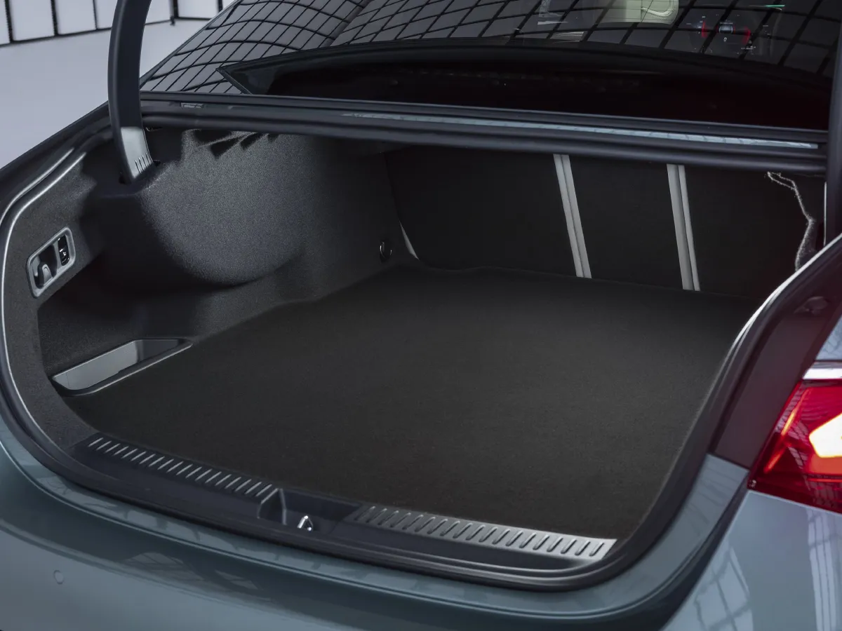 Mercedes-Benz E Class,autocango,china used car exporter,china ev exporter,chinese used car exporter,chinese used ev exporter