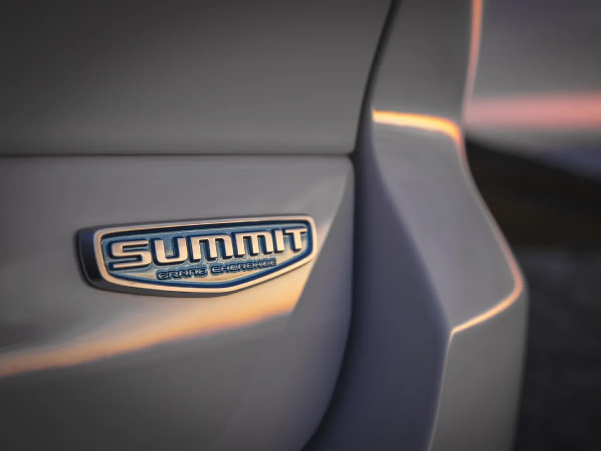 Jeep Grand Cherokee 4XE,autocango,china used car exporter,china ev exporter,chinese used car exporter,chinese used ev exporter