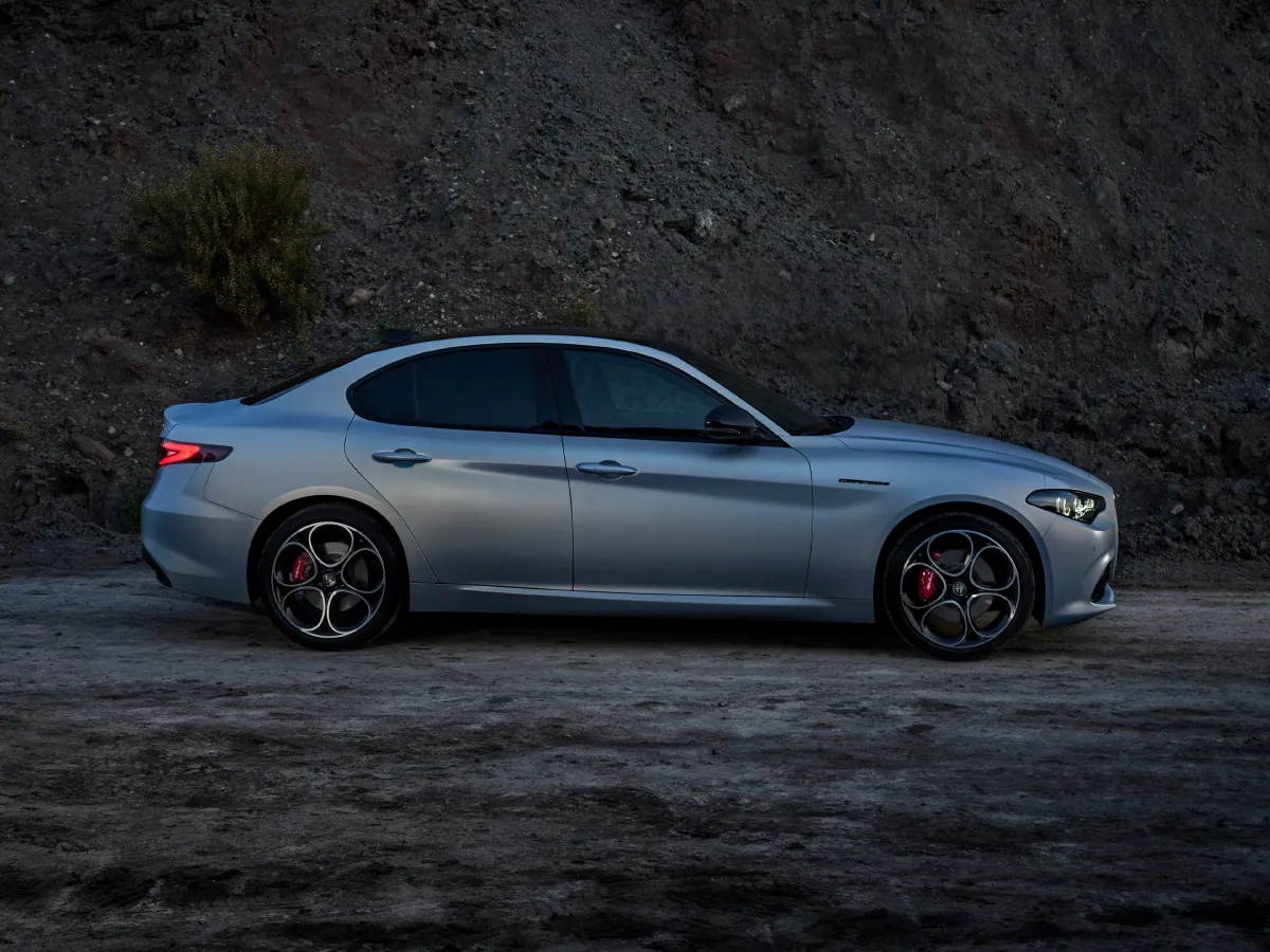 Alfa Romeo Giulia,autocango,china used car exporter,china ev exporter,chinese used car exporter,chinese used ev exporter