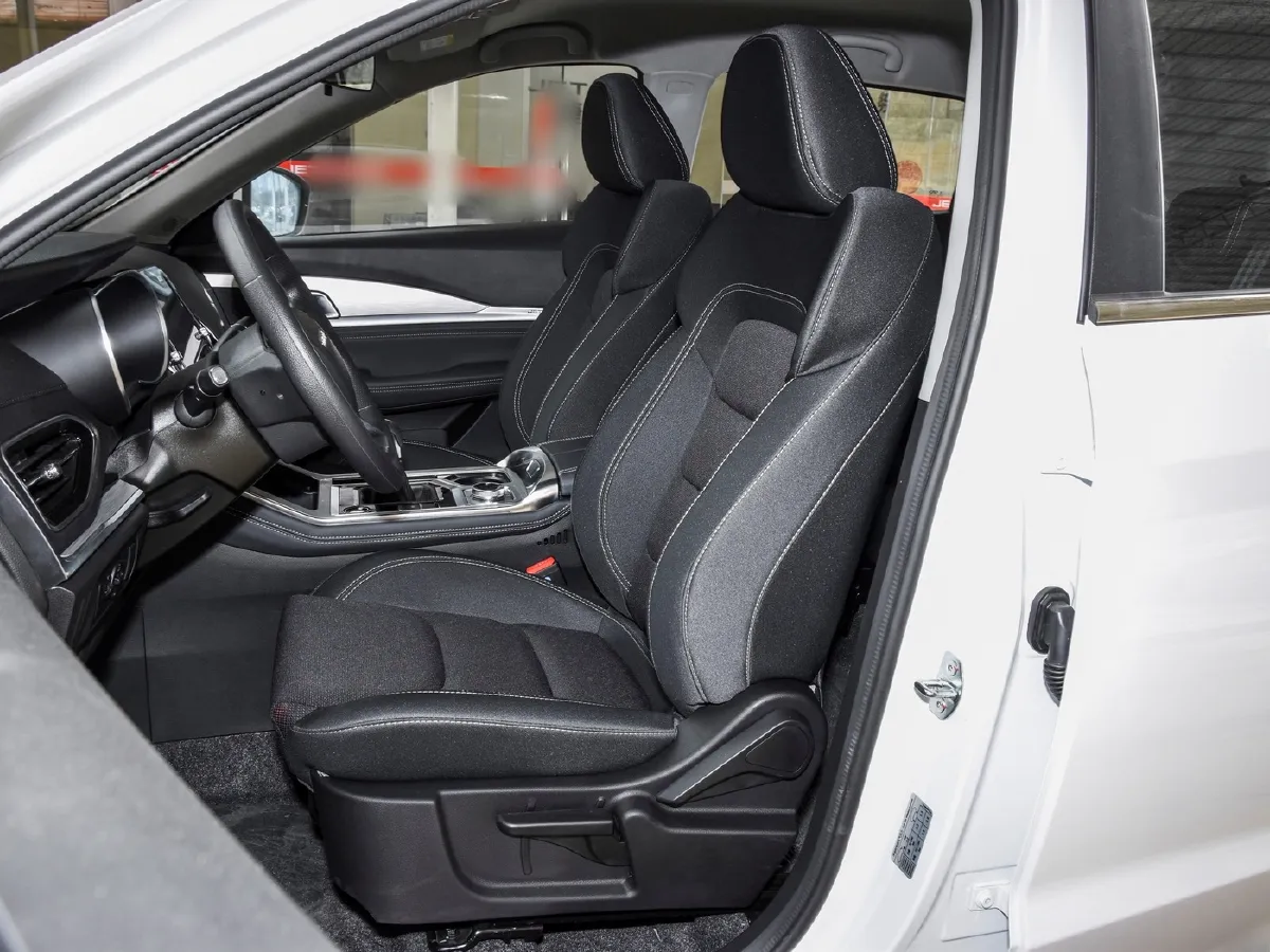 2022 Soueast DX8 1.5T 156HP L4 6MT,autocango,china used car exporter,china ev exporter,chinese used car exporter,chinese used ev exporter