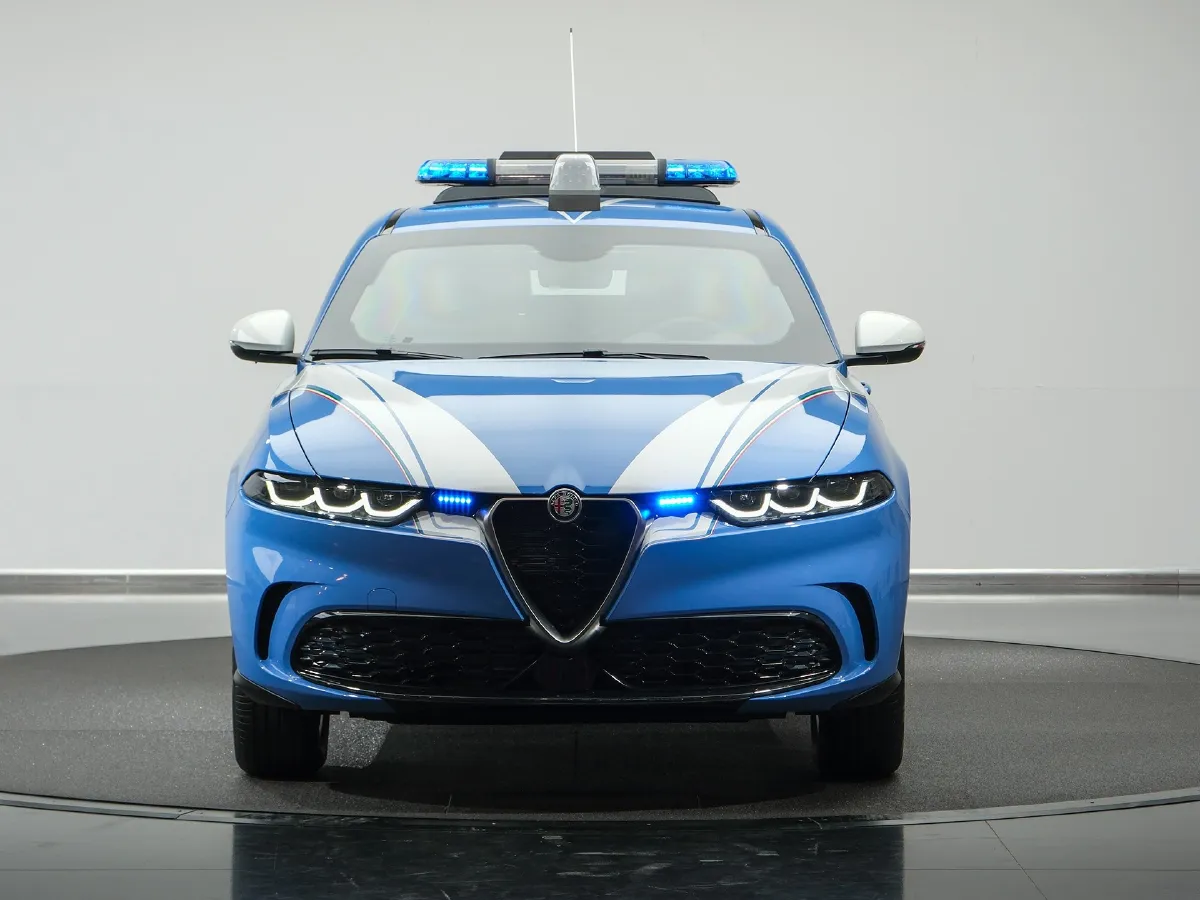 2024 Alfa Romeo Tonale 2.0T 268HP L4 9AT,autocango,china used car exporter,china ev exporter,chinese used car exporter,chinese used ev exporter