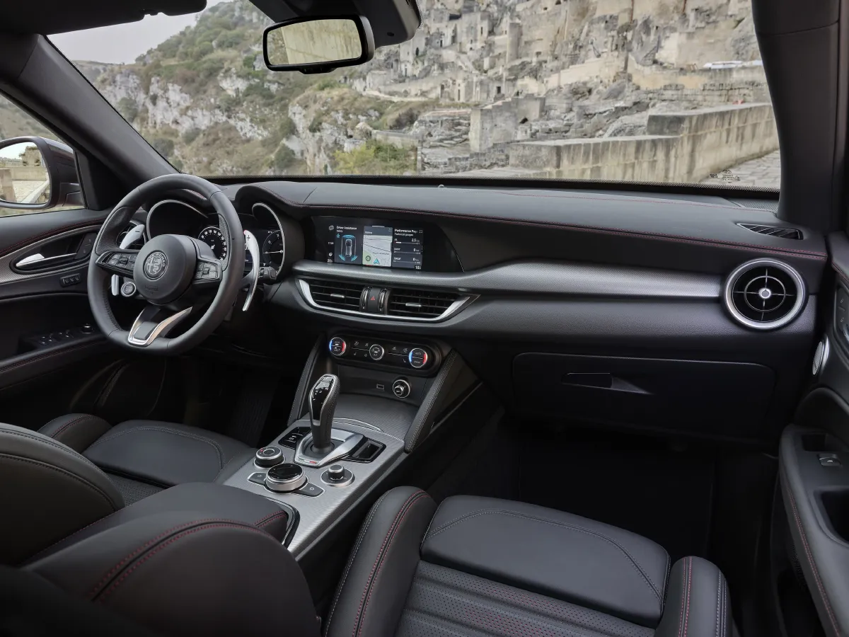 Alfa Romeo Stelvio,autocango,china used car exporter,china ev exporter,chinese used car exporter,chinese used ev exporter