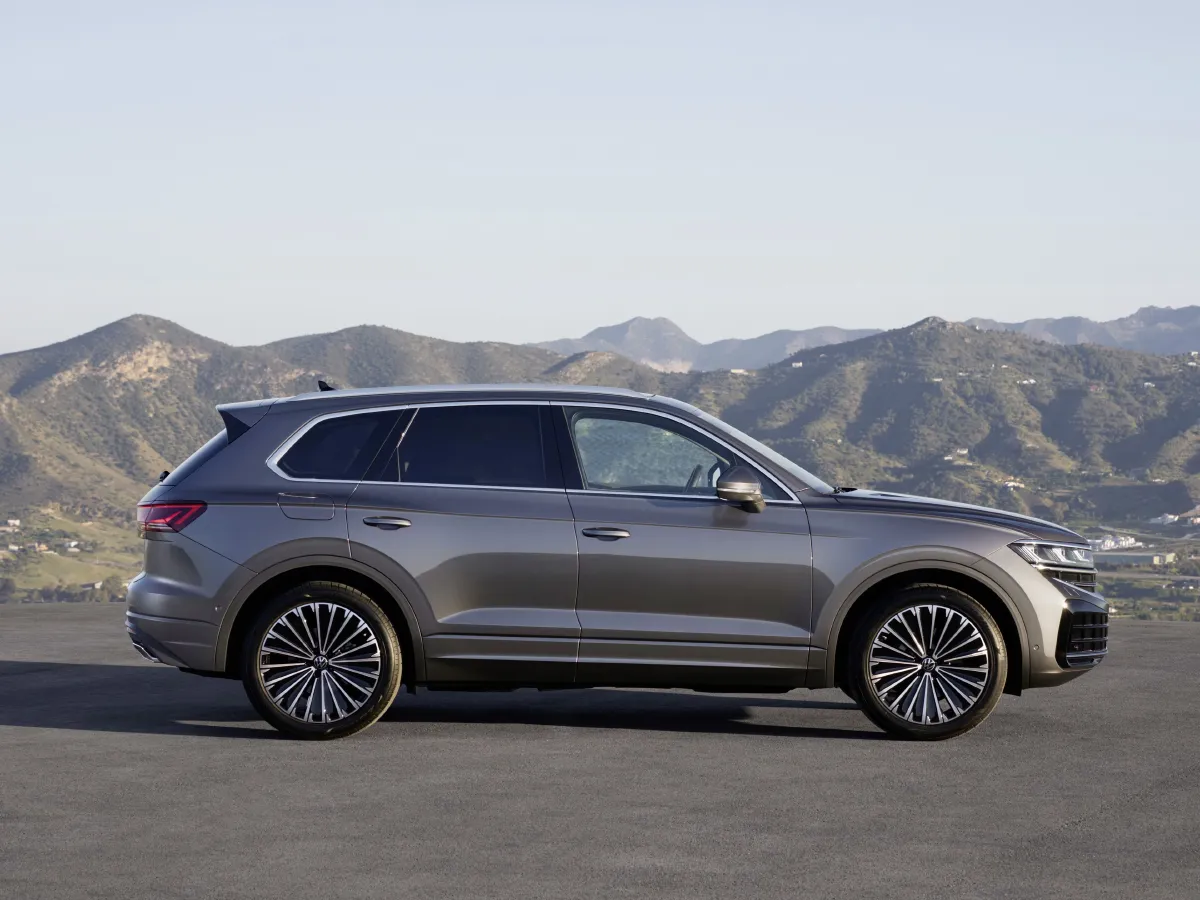 Volkswagen Touareg,autocango,china used car exporter,china ev exporter,chinese used car exporter,chinese used ev exporter