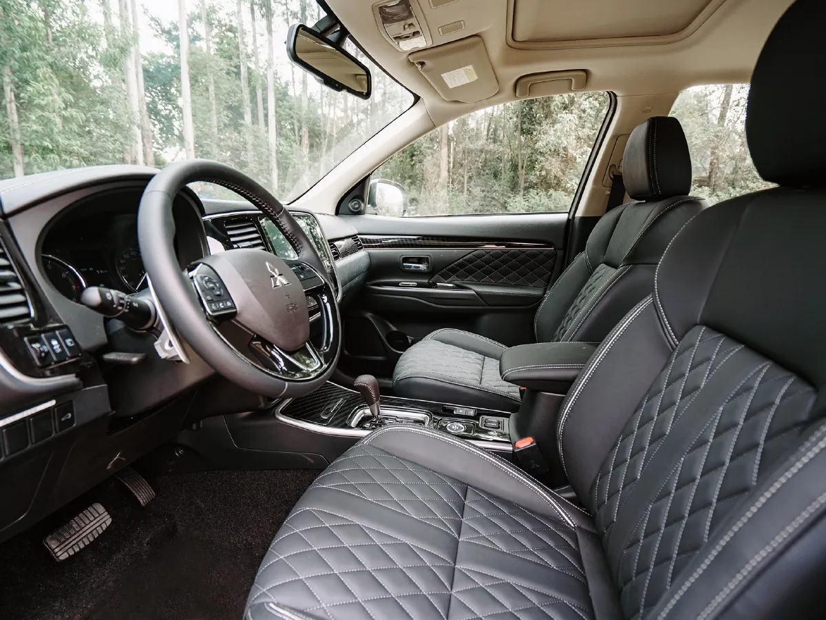 Mitsubishi Outlander,autocango,china used car exporter,china ev exporter,chinese used car exporter,chinese used ev exporter