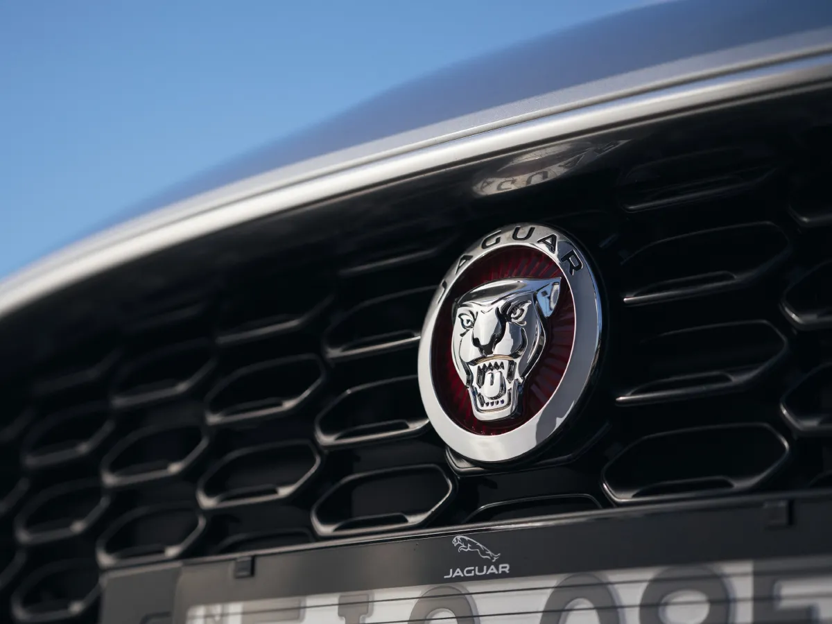 Jaguar F-TYPE,autocango,china used car exporter,china ev exporter,chinese used car exporter,chinese used ev exporter