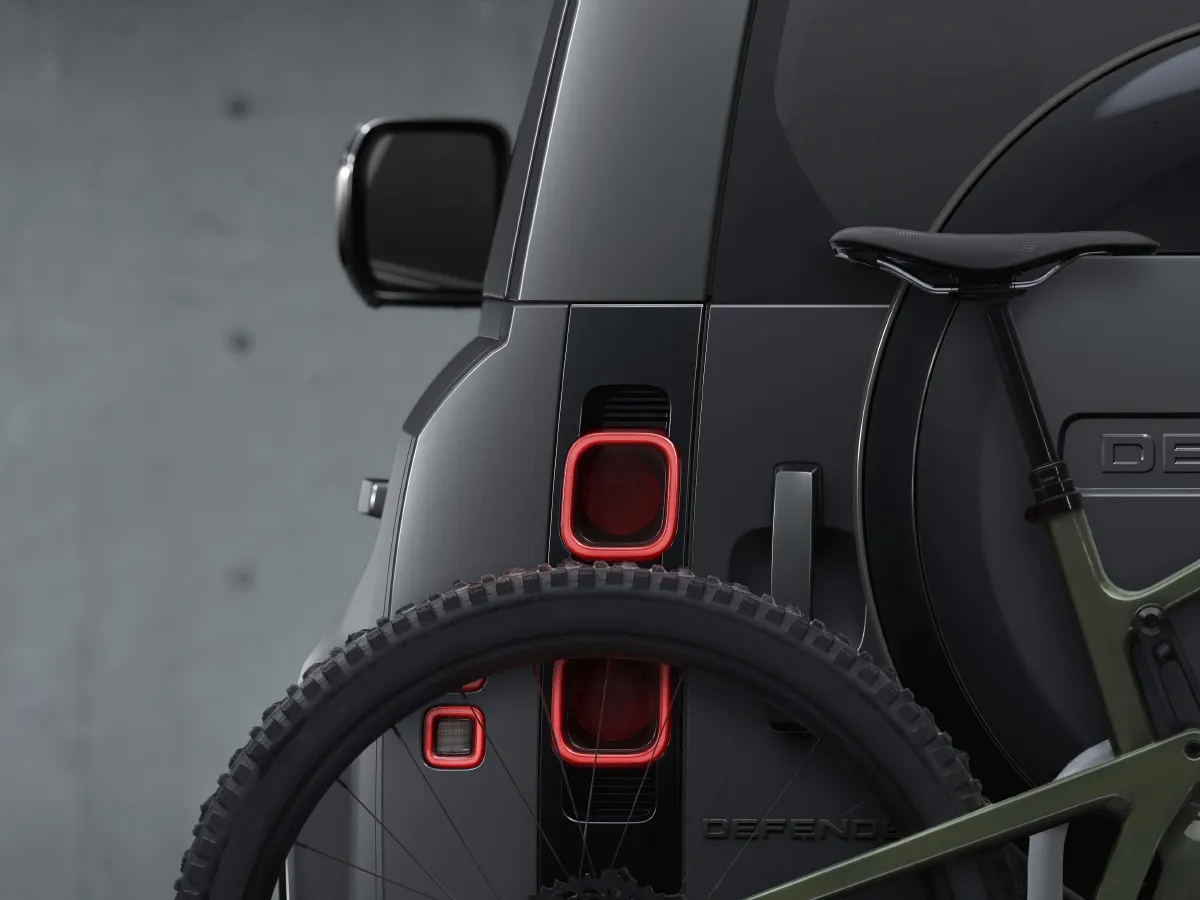 Land Rover Defender,autocango,china used car exporter,china ev exporter,chinese used car exporter,chinese used ev exporter