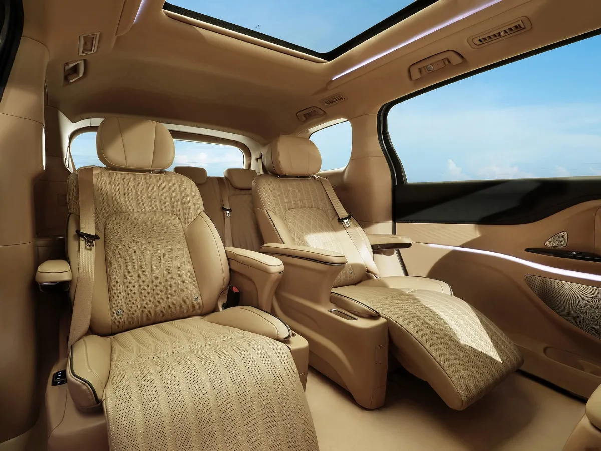 Voyah Dream,autocango,china used car exporter,china ev exporter,chinese used car exporter,chinese used ev exporter