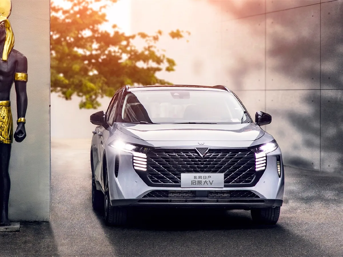 Venucia Grand V,autocango,china used car exporter,china ev exporter,chinese used car exporter,chinese used ev exporter