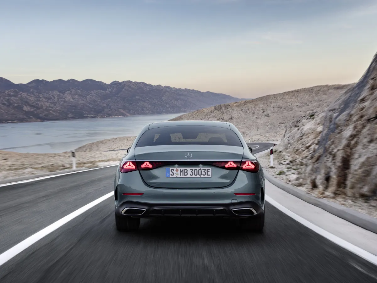 Mercedes-Benz E Class,autocango,china used car exporter,china ev exporter,chinese used car exporter,chinese used ev exporter