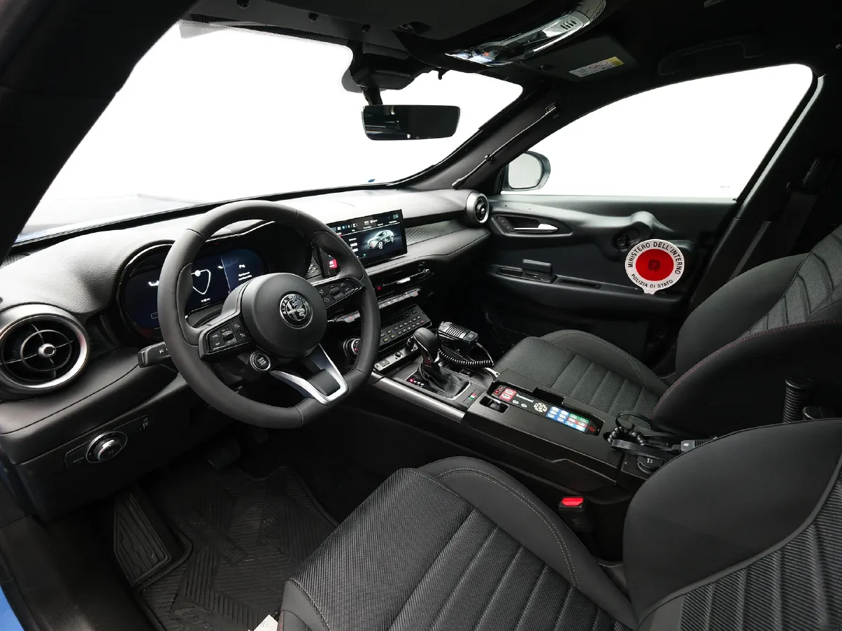 2024 Alfa Romeo Tonale 2.0T 268HP L4 9AT,autocango,china used car exporter,china ev exporter,chinese used car exporter,chinese used ev exporter