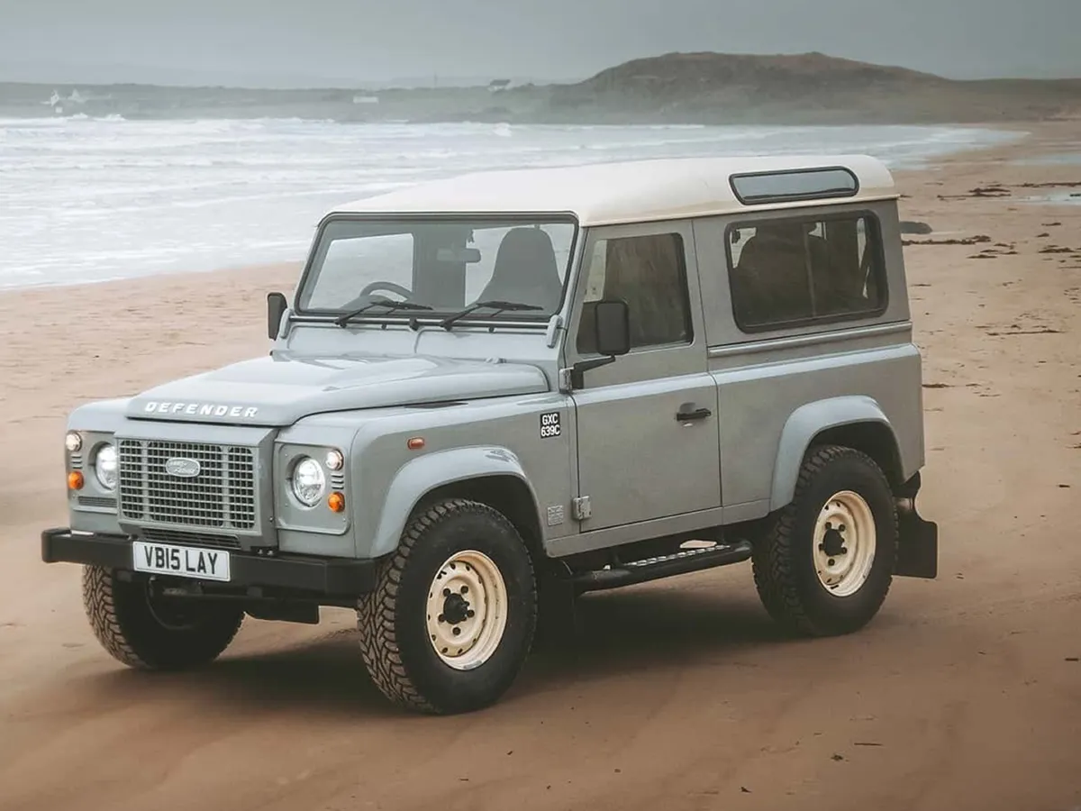 Land Rover Defender,autocango,china used car exporter,china ev exporter,chinese used car exporter,chinese used ev exporter