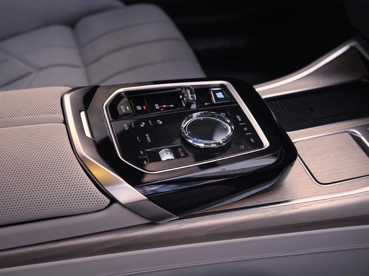 BMW i7,autocango,china used car exporter,china ev exporter,chinese used car exporter,chinese used ev exporter