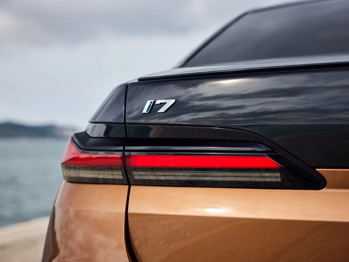 BMW i7,autocango,china used car exporter,china ev exporter,chinese used car exporter,chinese used ev exporter