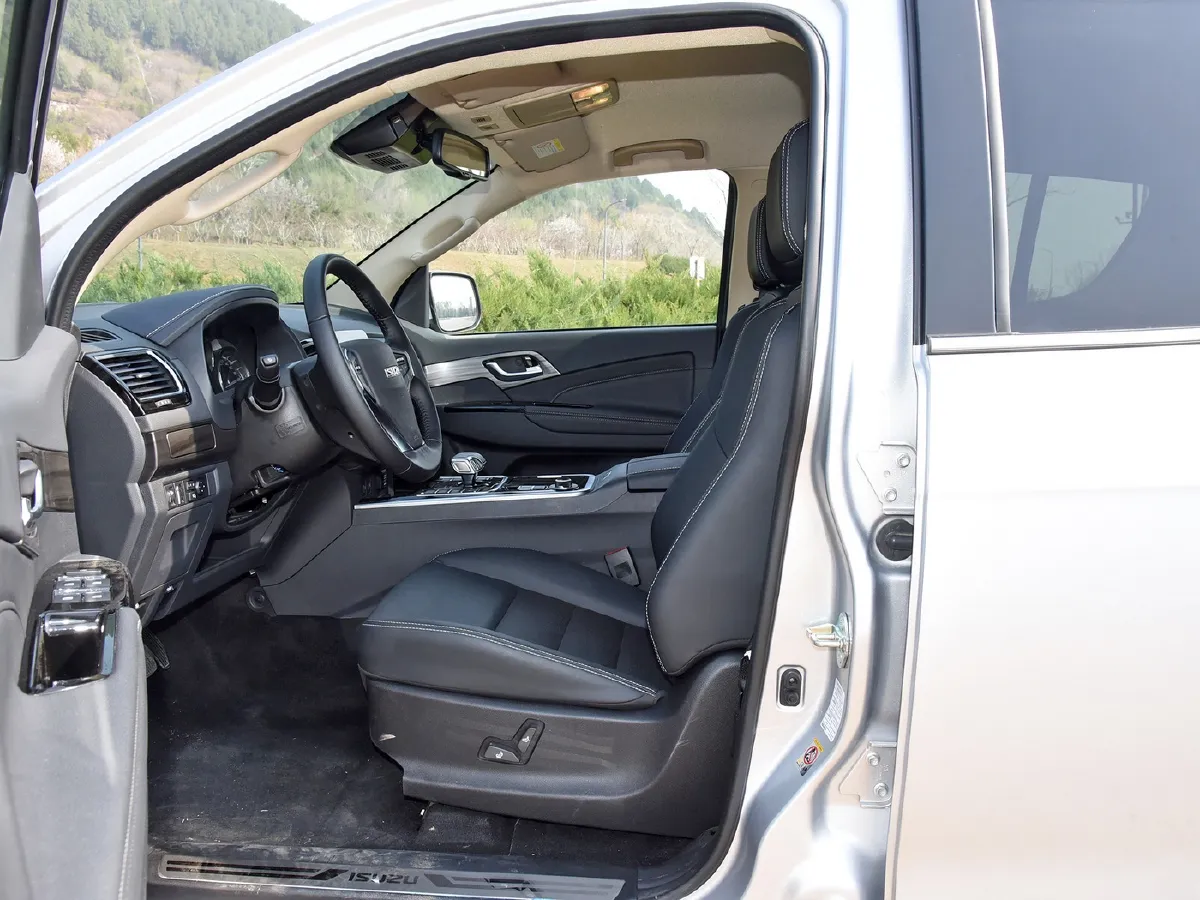 Isuzu Mu-X,autocango,china used car exporter,china ev exporter,chinese used car exporter,chinese used ev exporter