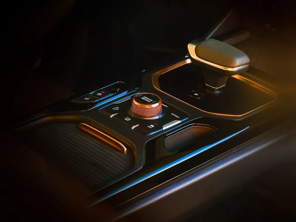 Geely Okavango,autocango,china used car exporter,china ev exporter,chinese used car exporter,chinese used ev exporter