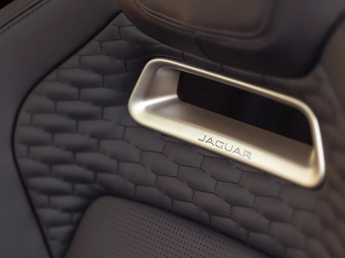 Jaguar F-PACE,autocango,china used car exporter,china ev exporter,chinese used car exporter,chinese used ev exporter