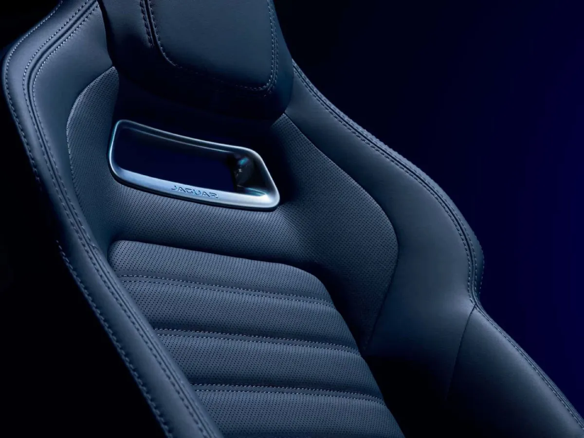 Jaguar F-TYPE,autocango,china used car exporter,china ev exporter,chinese used car exporter,chinese used ev exporter