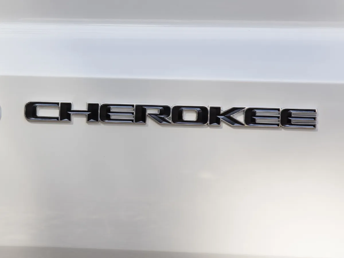 Jeep Grand Cherokee,autocango,china used car exporter,china ev exporter,chinese used car exporter,chinese used ev exporter