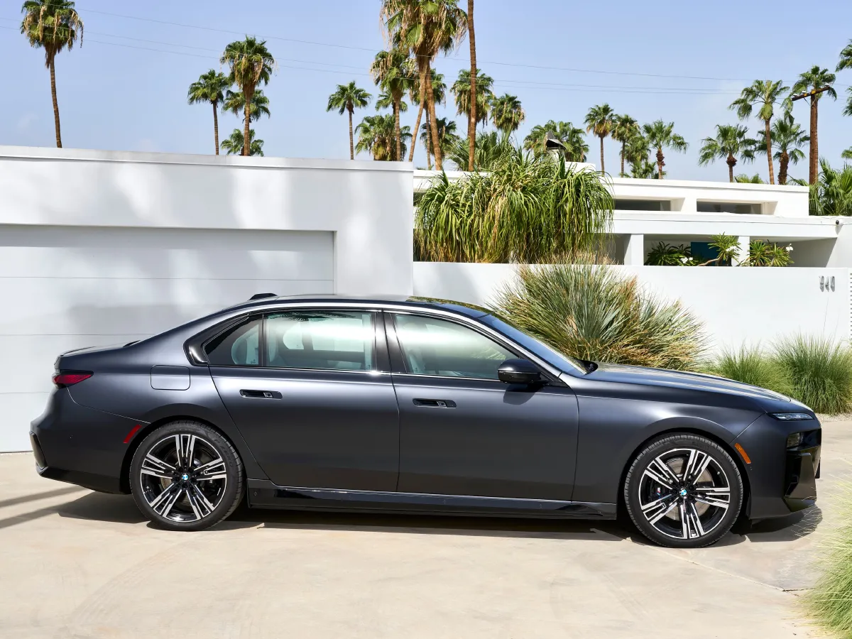 BMW i7,autocango,china used car exporter,china ev exporter,chinese used car exporter,chinese used ev exporter