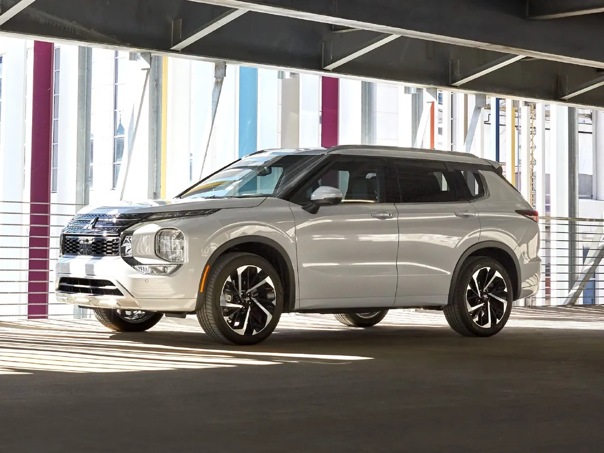 Mitsubishi Outlander,autocango,china used car exporter,china ev exporter,chinese used car exporter,chinese used ev exporter