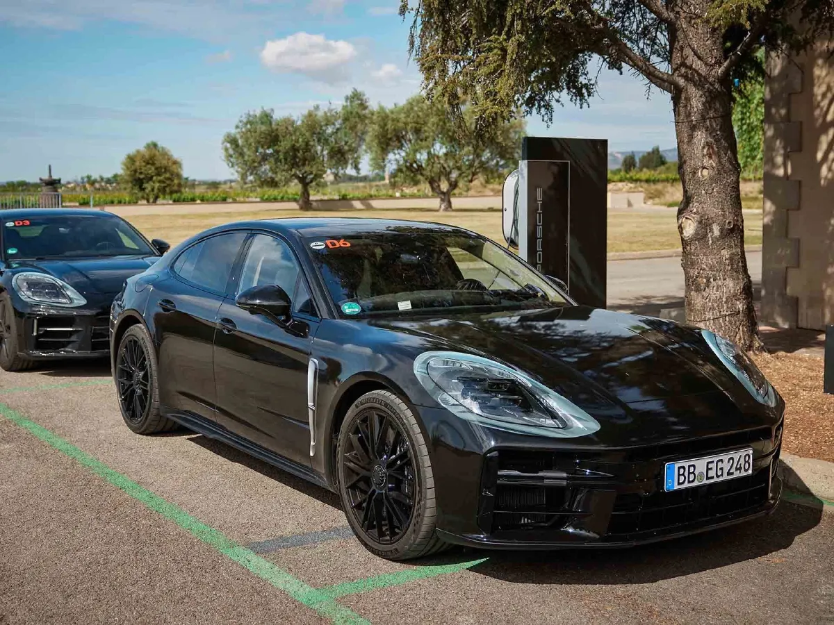 Porsche Panamera,autocango,china used car exporter,china ev exporter,chinese used car exporter,chinese used ev exporter